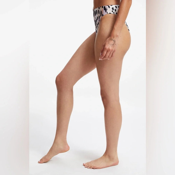 Good American | Cheeky Bikini Bottom in Rose Cheetah | 0 / XS - Picture 8 of 10